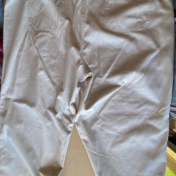 NWT Van Heusen Capri tan pants. Size 18 - Picture 3 of 8